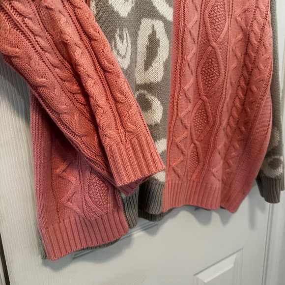 BiBi XL Pink Gray Leopard Print Cable Knit V Neck Sweater Women's - Picture 3 of 7